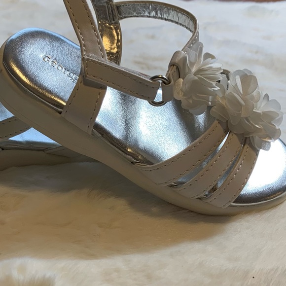 George White Satin Flower Strappy Buckle Sandle for Toodlers Special Occasion - Picture 3 of 3